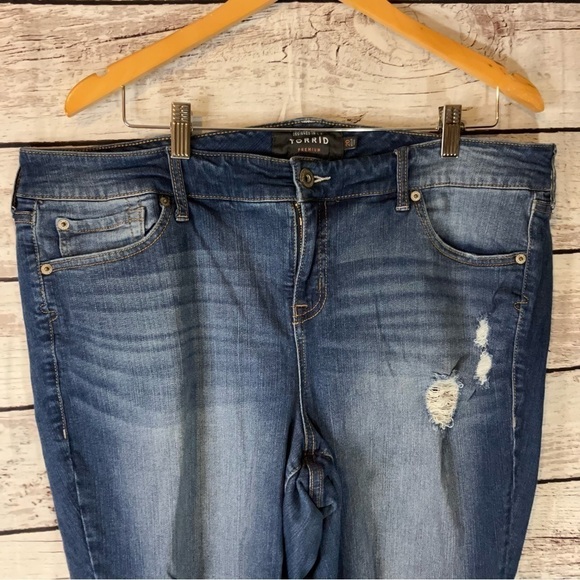 Torrid Crop Classic Skinny Jean In Premium Stretch Light Wash - Picture 5 of 12